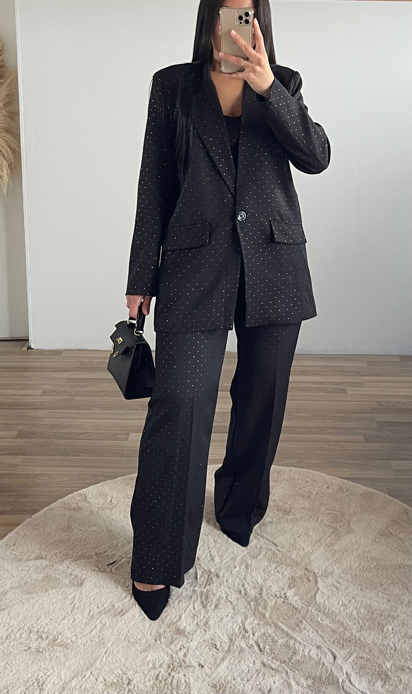 Laila Pak met steentjes